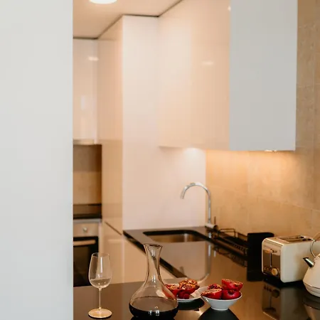 Mary Pink - No 1c - Stunning Two-bedroom * Lisbon