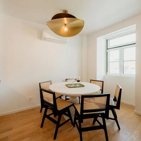 Apartment Mary Pink - No 1c - Stunning Two-bedroom Lisbon