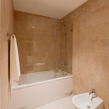 Mary Pink - No 1c - Stunning Two-bedroom * Lisbon