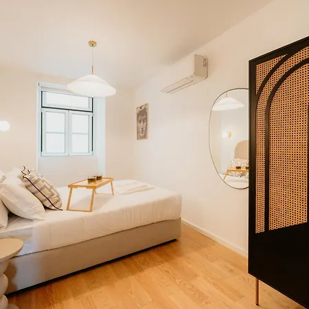 Mary Pink - No 1c - Stunning Two-bedroom Apartment Lisbon