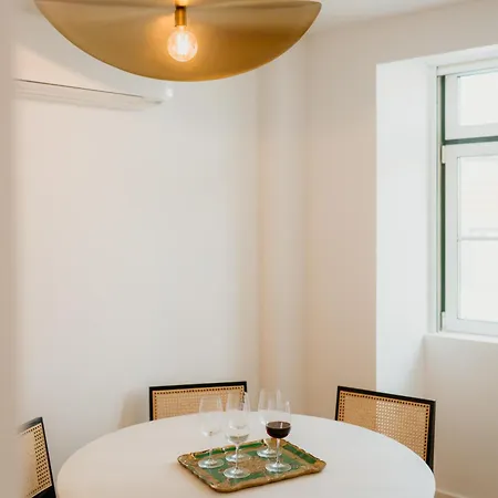 Mary Pink - No 1c - Stunning Two-bedroom Lisbon